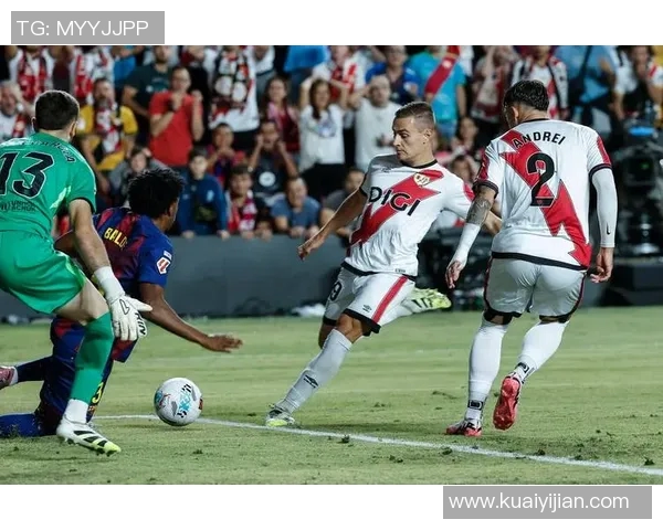 加纳足球明星加盟巴塞罗那助力球队争夺西甲冠军